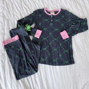 The Beaufort Bonnet Company Navy Bow Print Pajama Set, size XS